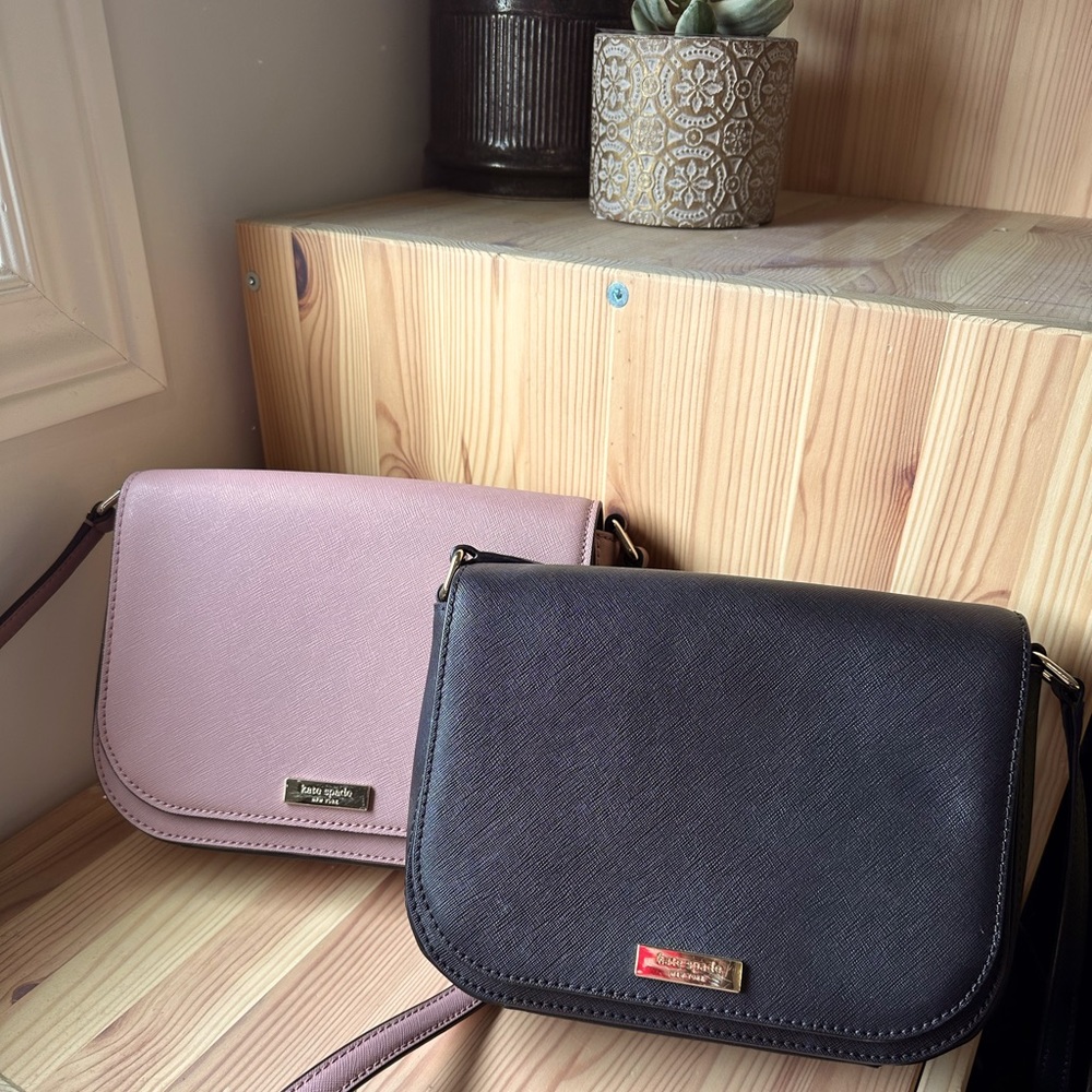 Kate spade Large Carson cross body purse  👛 pink and black